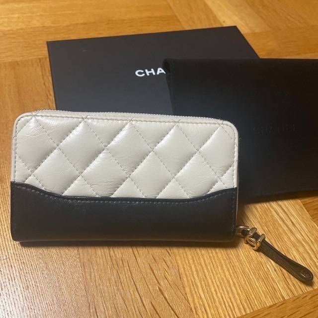 CHANEL(シャネル)のRemoon様専用CHANEL ガブリエルドゥシャネルのミディアムサイズお財布 レディースのファッション小物(財布)の商品写真