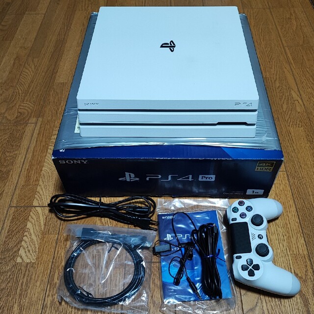 PlayStation4(プレイステーション4)のPlayStation4 Pro グレイシャーホワイト CUH-7200B エンタメ/ホビーのゲームソフト/ゲーム機本体(家庭用ゲーム機本体)の商品写真