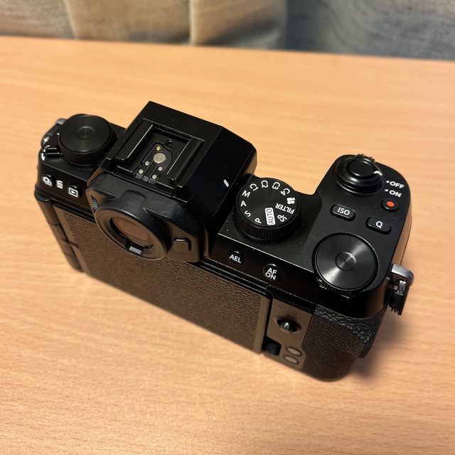 富士フイルム(フジフイルム)のFujifilm 富士フィルム X-S10 本体 スマホ/家電/カメラのカメラ(ミラーレス一眼)の商品写真