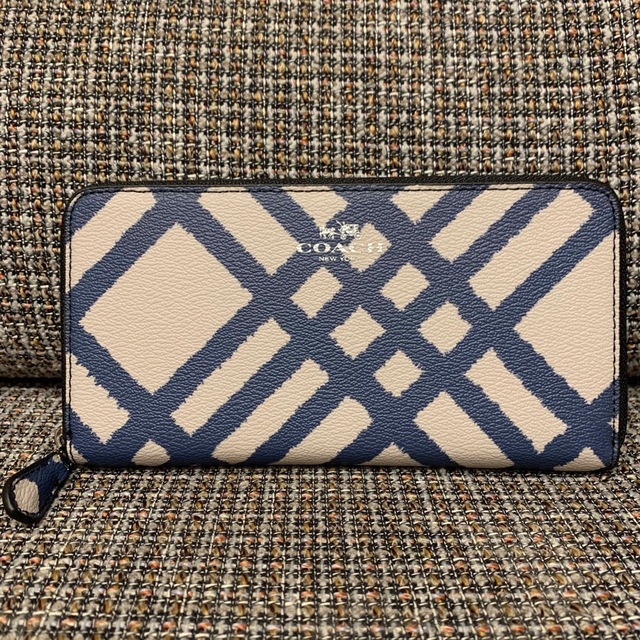 COACH(コーチ)の23454 コーチ　長財布　ストライプ　柄模様 レディースのファッション小物(財布)の商品写真