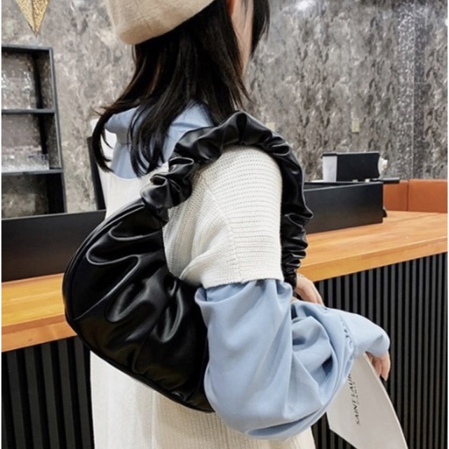 Auntie Rosa(アンティローザ)のSEN TOKYO ギャザーハンドルムーンバッグ 新品 レディースのバッグ(ハンドバッグ)の商品写真