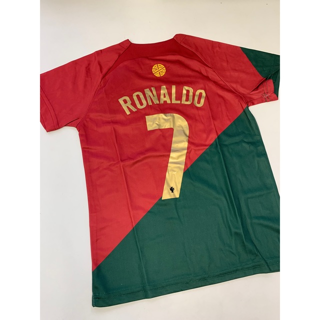140cmポルトガル代表　ロナウド　子供サッカーユニフォーム三点セット キッズ/ベビー/マタニティのキッズ服男の子用(90cm~)(Tシャツ/カットソー)の商品写真