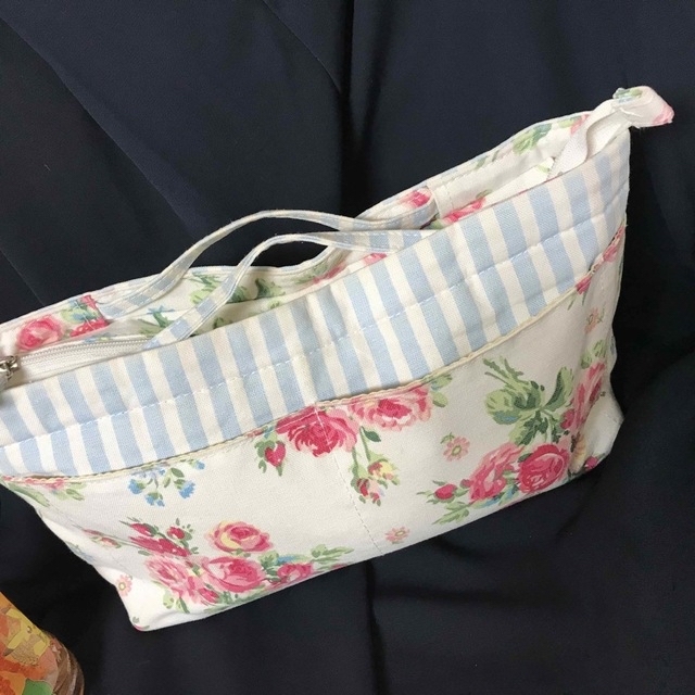 LAURA ASHLEY(ローラアシュレイ)のLAURA  ASHLEY  バッグインバッグ レディースのファッション小物(ポーチ)の商品写真