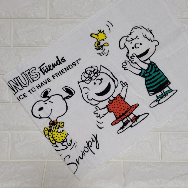 PEANUTS(ピーナッツ)の新品未使用◆スヌーピーフェイスタオル エンタメ/ホビーのアニメグッズ(タオル)の商品写真