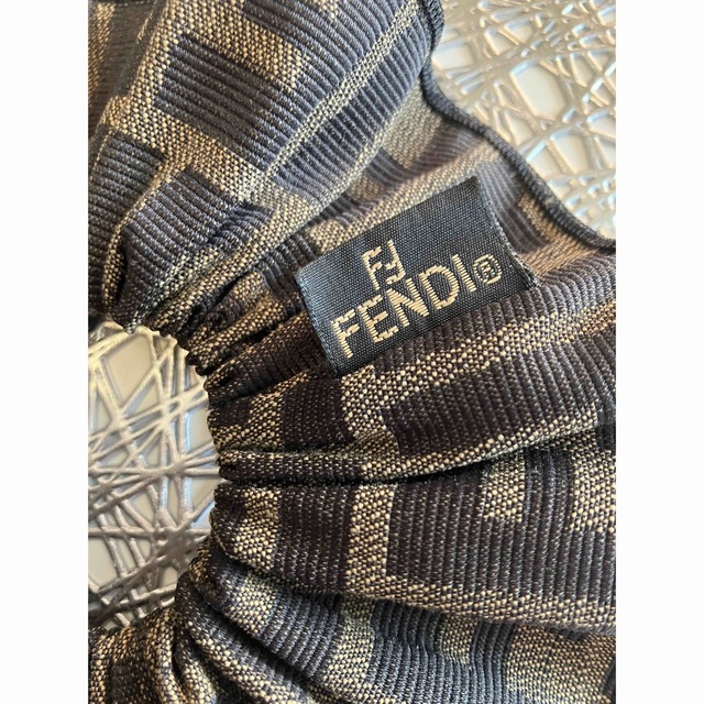 FENDI(フェンディ)のレア♡FENDIフェンディ シュシュ♡バングル♡ レディースのヘアアクセサリー(ヘアゴム/シュシュ)の商品写真