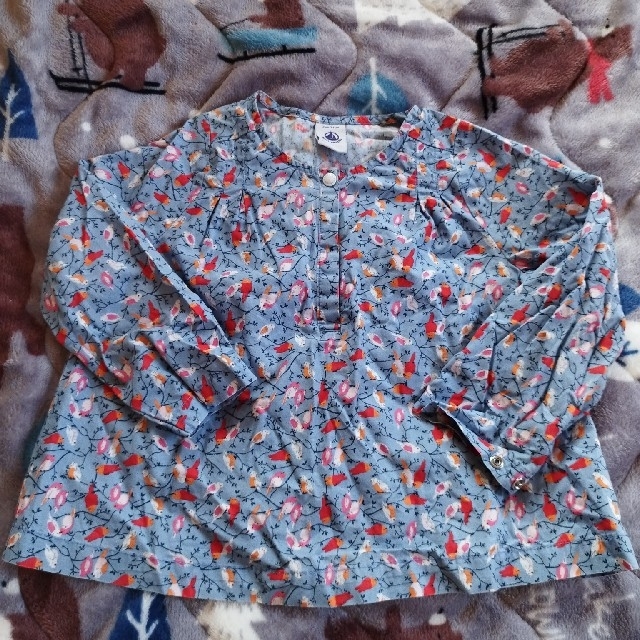 PETIT BATEAU(プチバトー)のPETIT BATEAU鳥柄ブラウス キッズ/ベビー/マタニティのキッズ服女の子用(90cm~)(ブラウス)の商品写真