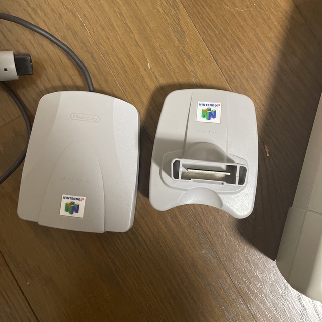 NINTENDO 64(ニンテンドウ64)の任天堂64 システムラックとセガサターン付き エンタメ/ホビーのゲームソフト/ゲーム機本体(家庭用ゲーム機本体)の商品写真