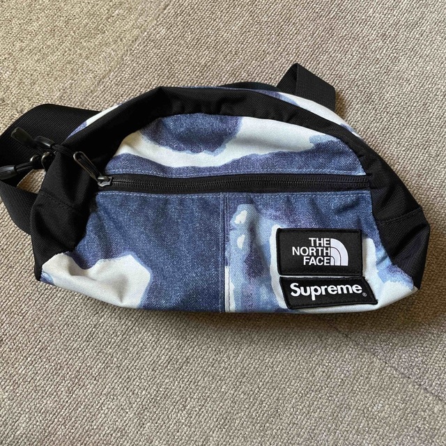 Supreme(シュプリーム)のSupreme×TNF BLEACHED DENIM ROO II メンズのバッグ(ウエストポーチ)の商品写真