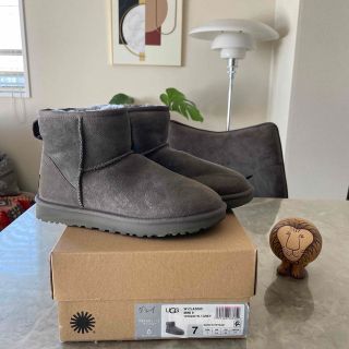 アグ(UGG)のアグ ムートンブーツ UGG classic mini Ⅱ 24cm (ブーツ)