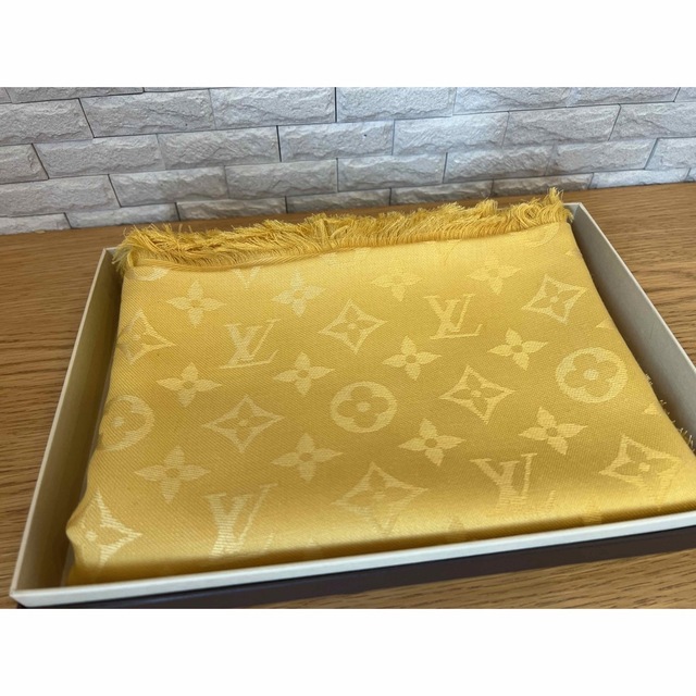 LOUIS VUITTON(ルイヴィトン)のlove様ご専用！！　お値下げ！！　ルイヴィトン大判ショール　新品未使用 レディースのファッション小物(マフラー/ショール)の商品写真