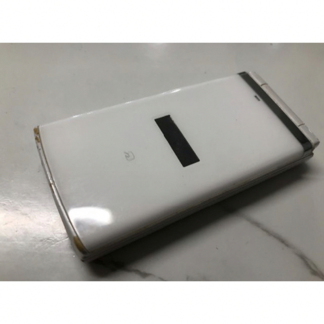 au 京セラ　K006 ホワイト　中古品2 スマホ/家電/カメラのスマートフォン/携帯電話(携帯電話本体)の商品写真