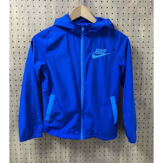 NIKE(ナイキ)のNIKE ナイキ　薄手ナイロンパーカー　　　　　　　キッズサイズ キッズ/ベビー/マタニティのキッズ服男の子用(90cm~)(ジャケット/上着)の商品写真