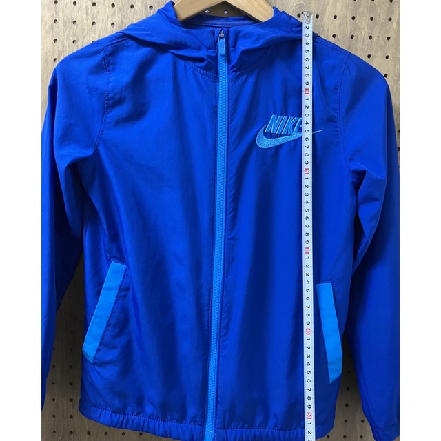 NIKE(ナイキ)のNIKE ナイキ　薄手ナイロンパーカー　　　　　　　キッズサイズ キッズ/ベビー/マタニティのキッズ服男の子用(90cm~)(ジャケット/上着)の商品写真