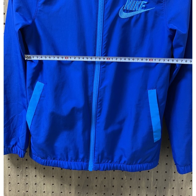 NIKE(ナイキ)のNIKE ナイキ　薄手ナイロンパーカー　　　　　　　キッズサイズ キッズ/ベビー/マタニティのキッズ服男の子用(90cm~)(ジャケット/上着)の商品写真