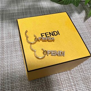 FENDI フェンディ ピアス ゴールド ロゴ ラインストーン 箱付き