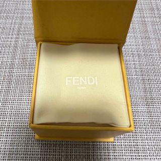 FENDI フェンディ ピアス ゴールド ロゴ ラインストーン 箱付き