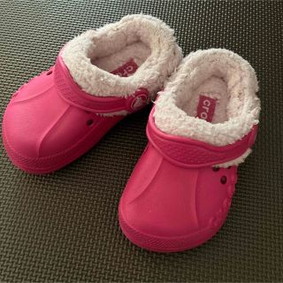 クロックス(crocs)の【室内履きのみ】クロックス ボア サンダル ピンク(サンダル)