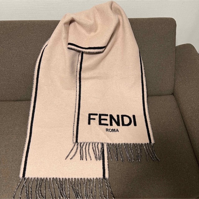 FENDI(フェンディ)のFENDI フェンディ マフラー ブラック×ピンク  レディースのファッション小物(マフラー/ショール)の商品写真