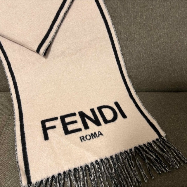 FENDI(フェンディ)のFENDI フェンディ マフラー ブラック×ピンク  レディースのファッション小物(マフラー/ショール)の商品写真