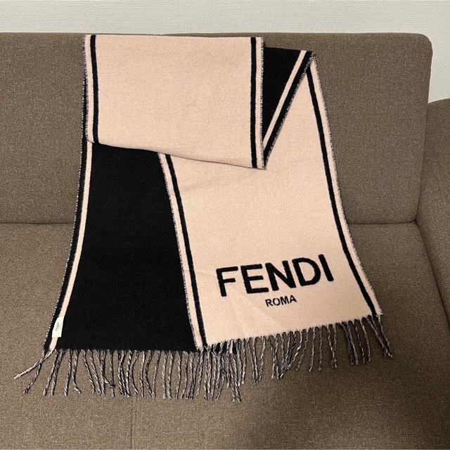 FENDI(フェンディ)のFENDI フェンディ マフラー ブラック×ピンク  レディースのファッション小物(マフラー/ショール)の商品写真