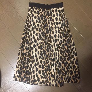 ザラ(ZARA)の新品ザラ ヒョウ柄 プリーツ スカート(ひざ丈スカート)