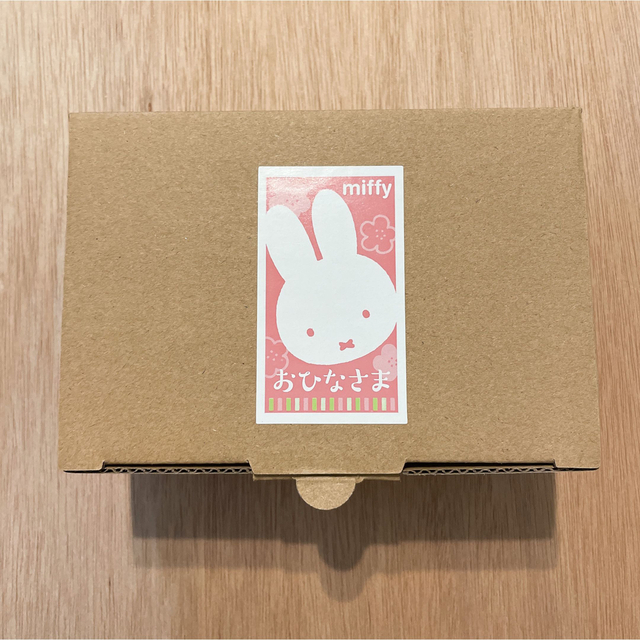 miffy(ミッフィー)の未使用✨ミッフィーひな祭りお雛様ひな人形　おひなさま初節句雛壇お大理様 インテリア/住まい/日用品のインテリア小物(置物)の商品写真