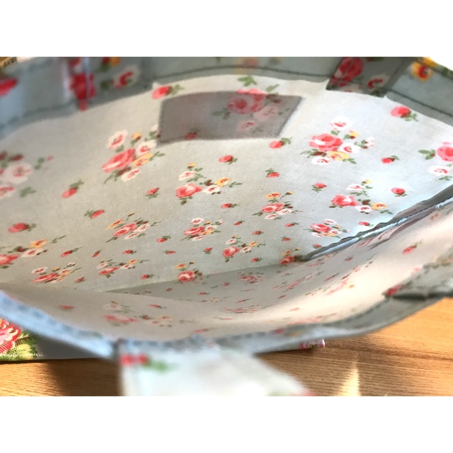 Cath Kidston(キャスキッドソン)のCath kidston ビニールトートバッグ　2つセット レディースのバッグ(トートバッグ)の商品写真