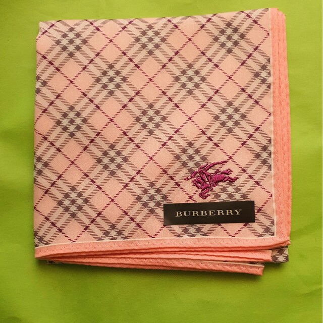 BURBERRY(バーバリー)のバーバリー ハンカチ ピンク×ノヴァチェック ホースロゴ刺繍 新品 シール付き レディースのファッション小物(ハンカチ)の商品写真