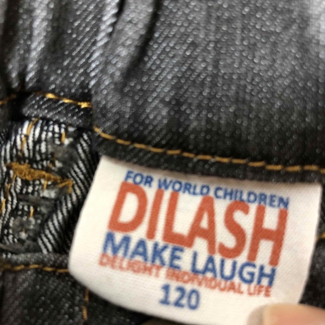 DILASH(ディラッシュ)のDILASH  ブラックジ－ンズ　120センチ キッズ/ベビー/マタニティのキッズ服男の子用(90cm~)(パンツ/スパッツ)の商品写真