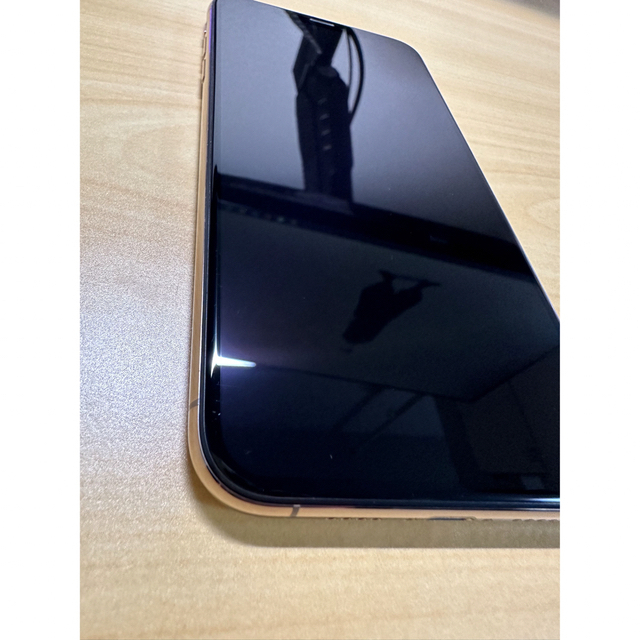 Apple(アップル)のiPhone Xs Max Gold 256 GB docomo ジャンク品 スマホ/家電/カメラのスマートフォン/携帯電話(スマートフォン本体)の商品写真