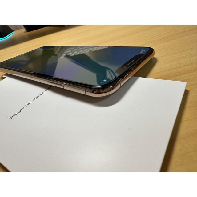 Apple(アップル)のiPhone Xs Max Gold 256 GB docomo ジャンク品 スマホ/家電/カメラのスマートフォン/携帯電話(スマートフォン本体)の商品写真