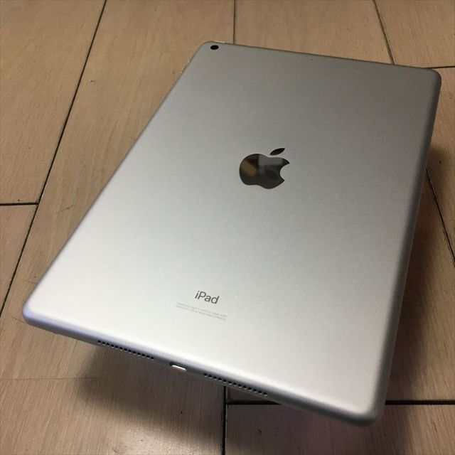 Apple(アップル)の5日まで 263) Apple iPad 第7世代 WiFi 32GB シルバー スマホ/家電/カメラのPC/タブレット(タブレット)の商品写真