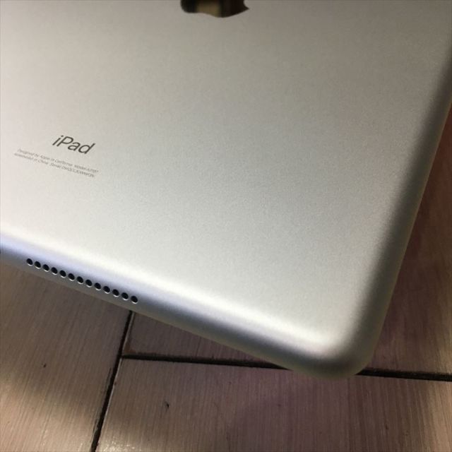 Apple(アップル)の5日まで 263) Apple iPad 第7世代 WiFi 32GB シルバー スマホ/家電/カメラのPC/タブレット(タブレット)の商品写真