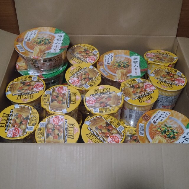 日清食品(ニッシンショクヒン)のカップ麺３２個　カップヌードルカレー　麺職人味噌 食品/飲料/酒の加工食品(インスタント食品)の商品写真