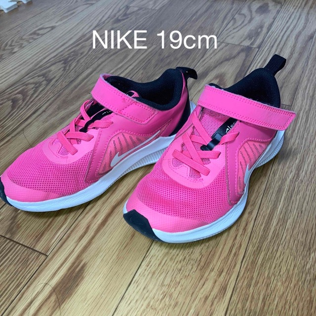 NIKE(ナイキ)の【美品】NIKE DOWNSHIFTER 19センチ キッズ/ベビー/マタニティのキッズ靴/シューズ(15cm~)(スニーカー)の商品写真