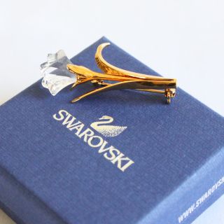 スワロフスキー(SWAROVSKI)のスワロフスキー フラワーブローチ(ブローチ/コサージュ)