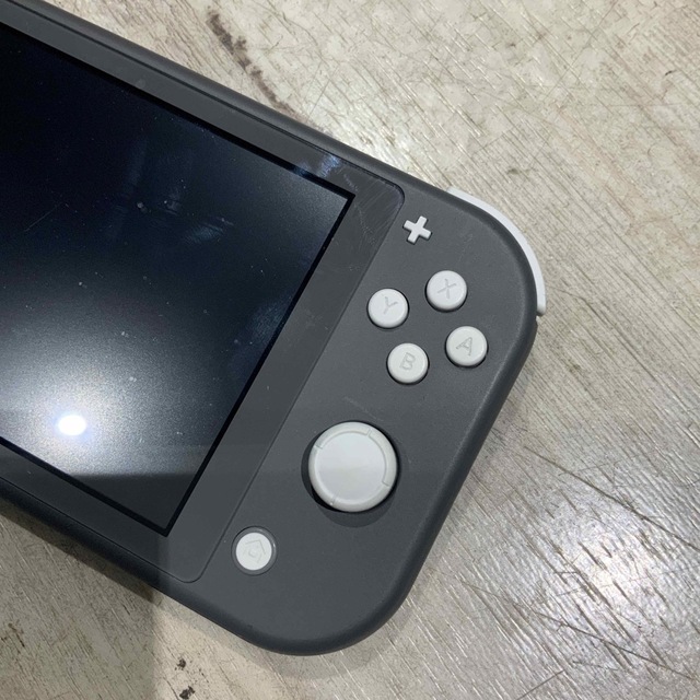 Nintendo Switch(ニンテンドースイッチ)のニンテンドースイッチ ライト 中古 グレー エンタメ/ホビーのゲームソフト/ゲーム機本体(携帯用ゲーム機本体)の商品写真