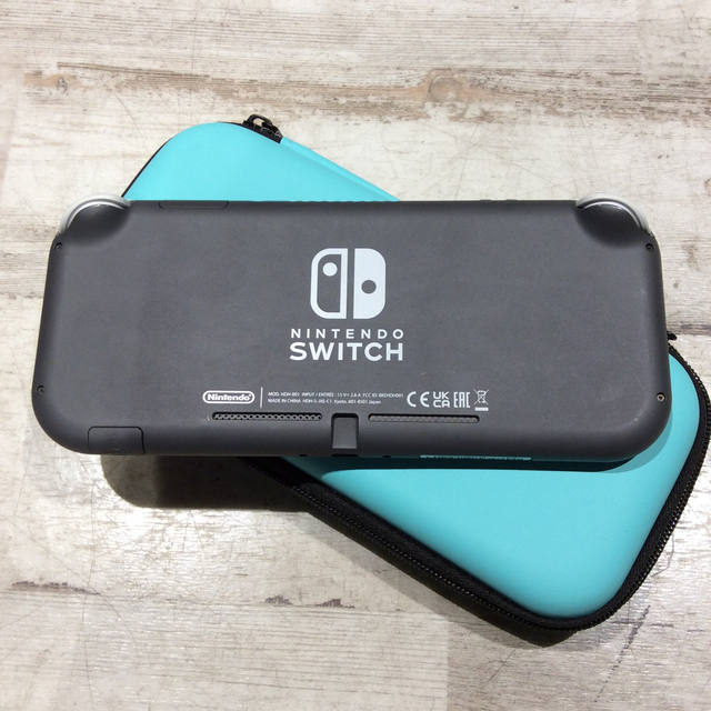 Nintendo Switch(ニンテンドースイッチ)のニンテンドースイッチ ライト 中古 グレー エンタメ/ホビーのゲームソフト/ゲーム機本体(携帯用ゲーム機本体)の商品写真