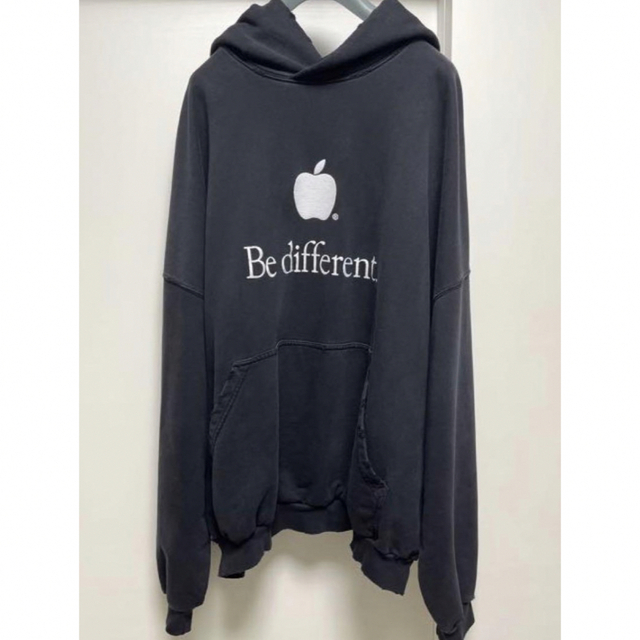 BALENCIAGA Apple