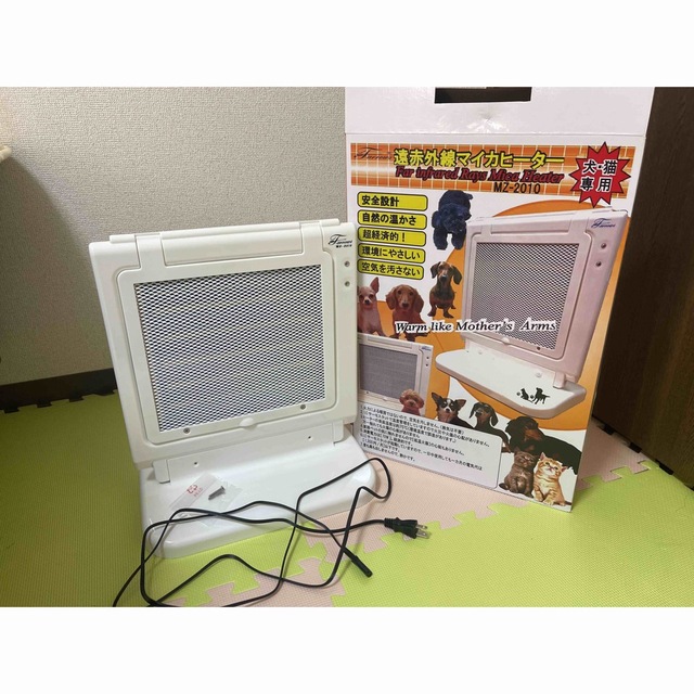 みずよし貿易　遠赤外線マイカヒーター　犬　猫　専用 スマホ/家電/カメラの冷暖房/空調(電気ヒーター)の商品写真