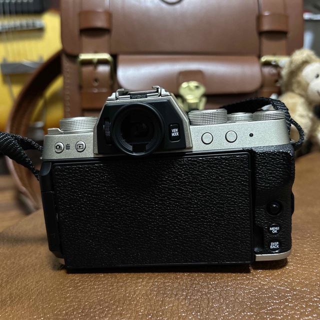 富士フイルム(フジフイルム)のFUJIFILM X-T200 カメラ箱無し スマホ/家電/カメラのカメラ(ミラーレス一眼)の商品写真