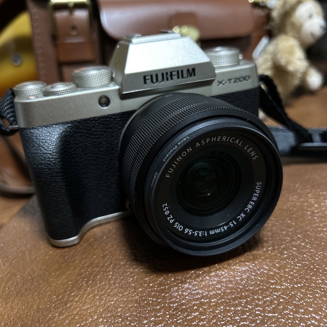 富士フイルム(フジフイルム)のFUJIFILM X-T200 カメラ箱無し スマホ/家電/カメラのカメラ(ミラーレス一眼)の商品写真