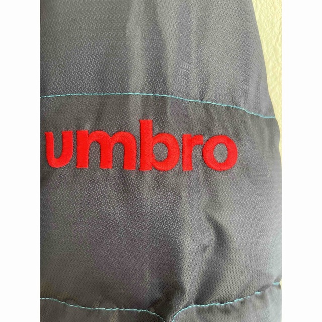 UMBRO(アンブロ)のベンチコート umbro 140センチ ネイビー/イエロー スポーツ/アウトドアのスポーツ/アウトドア その他(その他)の商品写真