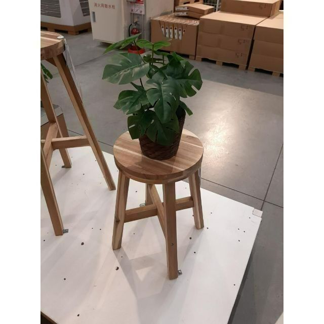 イケア　ＩＫＥＡ　SKOGSTA スコグスタ　【新品・送料込み】 インテリア/住まい/日用品の椅子/チェア(スツール)の商品写真