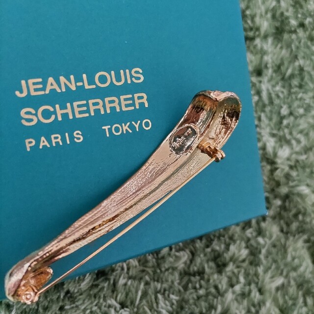 Jean-Louis Scherrer - jean-louisブローチの通販 by sakura's Jean-Louis Scherrer - jean-louisブローチの通販 by sakura's