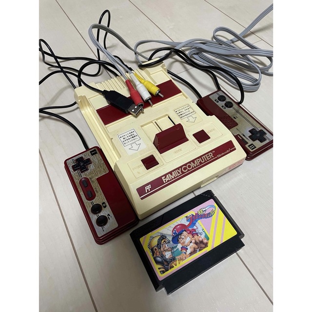 ファミリーコンピュータ(ファミリーコンピュータ)のファミコン本体 AV化改造 付属品有り　USB電源ファミリースタジアム エンタメ/ホビーのゲームソフト/ゲーム機本体(家庭用ゲーム機本体)の商品写真