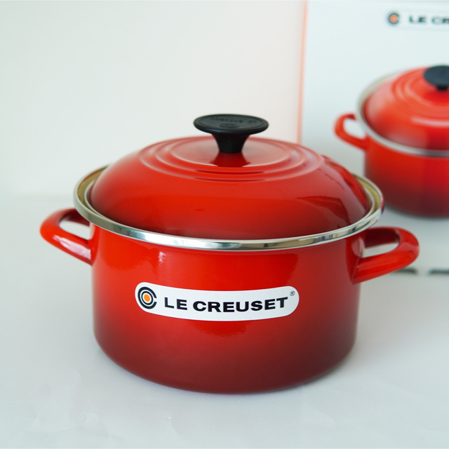 LE CREUSET(ルクルーゼ)のル クルーゼ キャセロール 20cm チェリーレッド ル・クルーゼ インテリア/住まい/日用品のキッチン/食器(鍋/フライパン)の商品写真