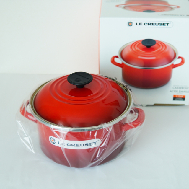 LE CREUSET(ルクルーゼ)のル クルーゼ キャセロール 20cm チェリーレッド ル・クルーゼ インテリア/住まい/日用品のキッチン/食器(鍋/フライパン)の商品写真