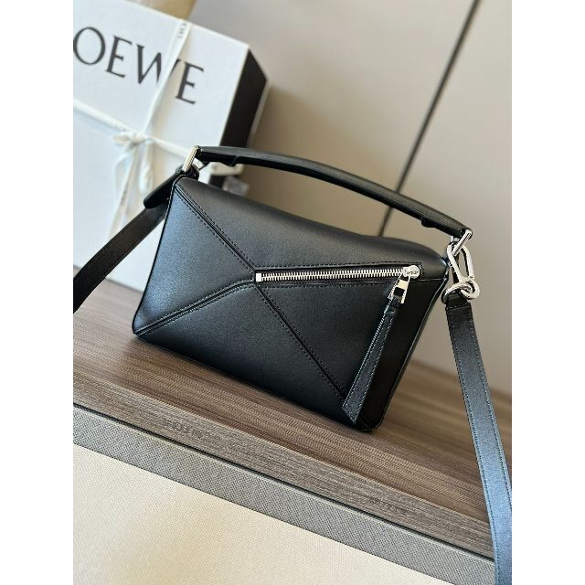 安い購入 LOEWE - 新品LOEWE ロエベ パズル ショルダーバッグ スモール