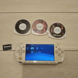 プレイステーションポータブル(PlayStation Portable)の良品⭐️psp2000本体♪白。新品バッテリー、ゲーム３つ、メモリースティック付(携帯用ゲーム機本体)